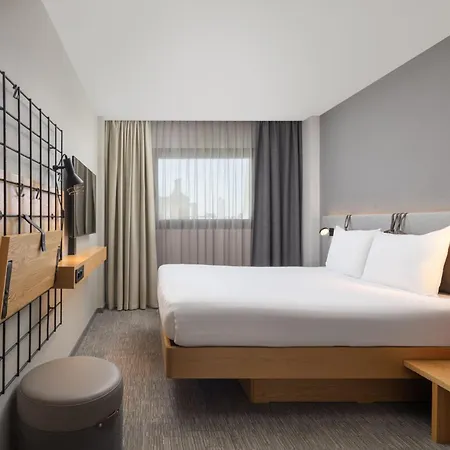 Отель Moxy 3*