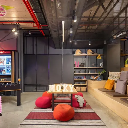 Отель Moxy