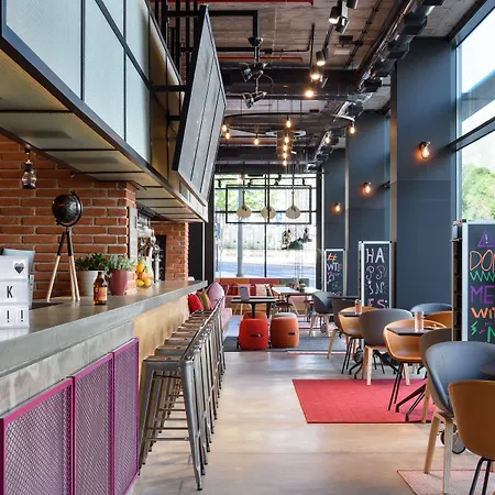 Отель Moxy 3*