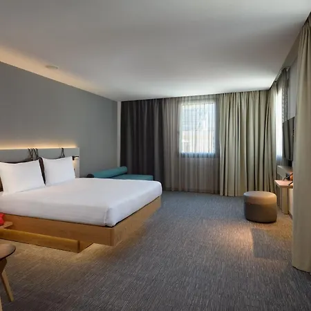Hotel Moxy 3*