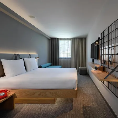 Hotel Moxy 3*
