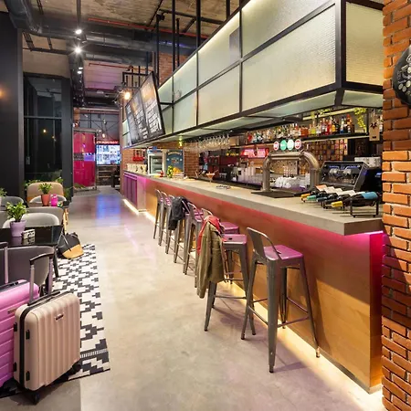Hotel Moxy 3*