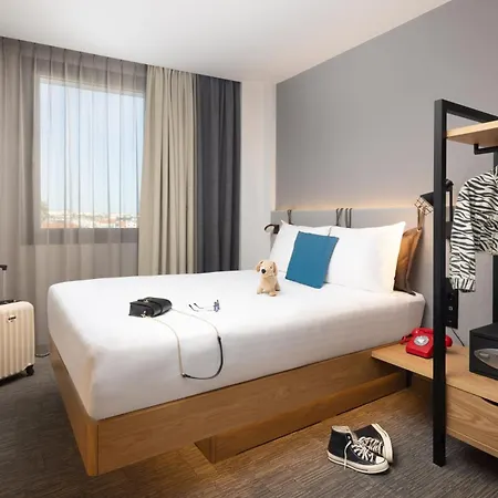 Moxy 3*