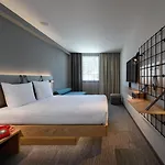 Moxy 3*