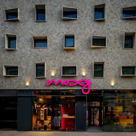 Moxy ホテル