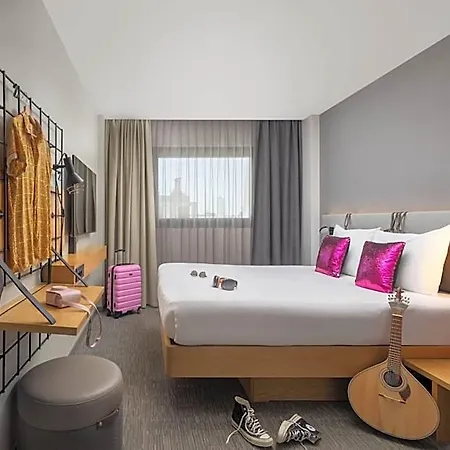 Moxy 3*