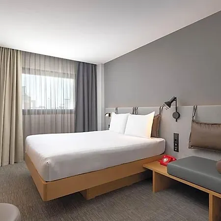 Moxy 3*