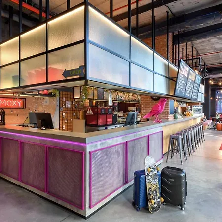 Moxy 3*